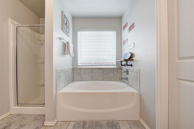 Building Photo - 465 Compass Dr