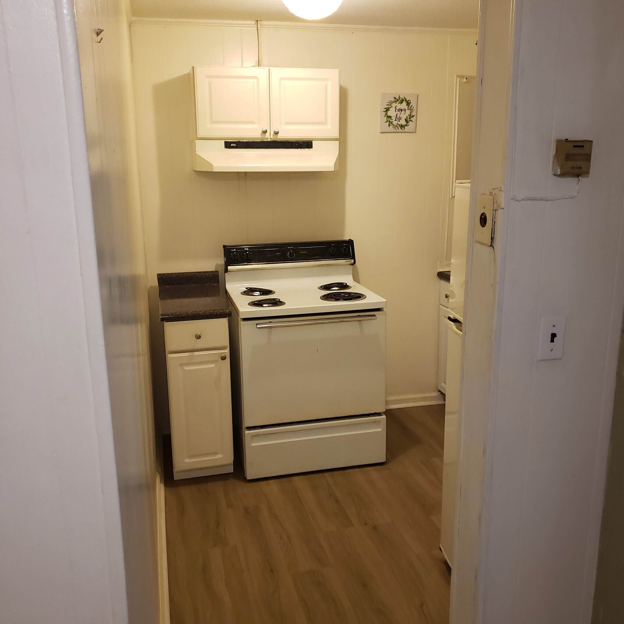 Kitchen. - 107 Smith Ave