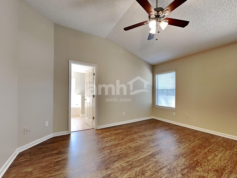 Building Photo - 840 Mackenzie Cir