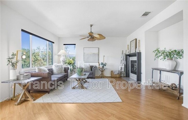 Building Photo - 33422 Scarborough Ln