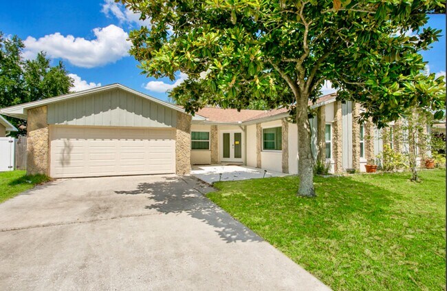 Building Photo - 137 Peppertree Dr