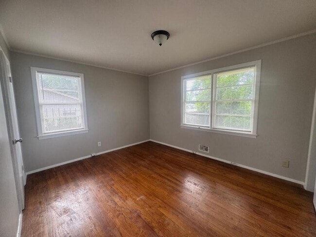 Building Photo - 3515 Greenbriar Rd