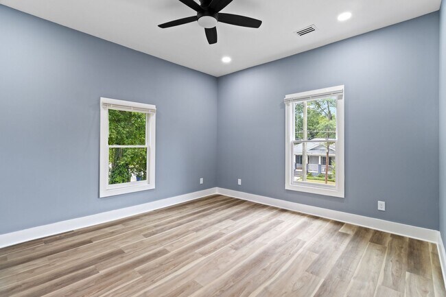 Building Photo - Stunning Fully Renovated Home in the Heart of Historic Oakland City