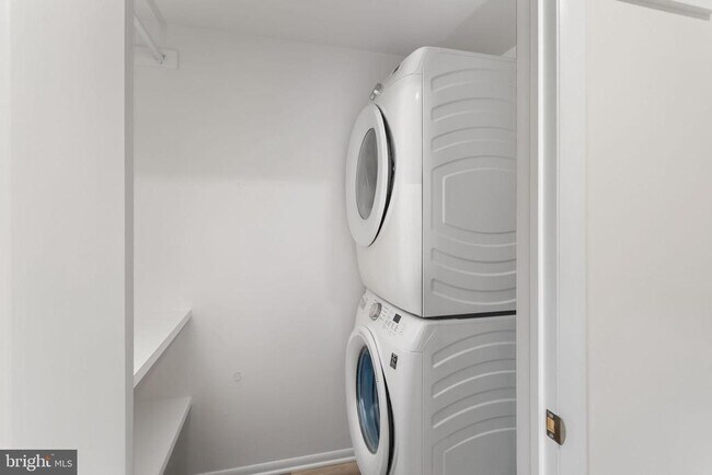 Building Photo - 295 Lander Dr