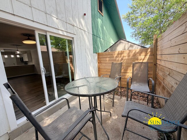 Building Photo - Beautiful 2BR Home Near Eglin AFB & Hurlburt Field!