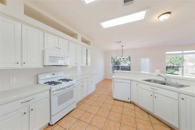 Building Photo - 2403 Branum Dr