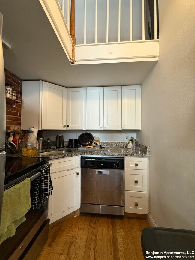 Building Photo - 168 Northampton St