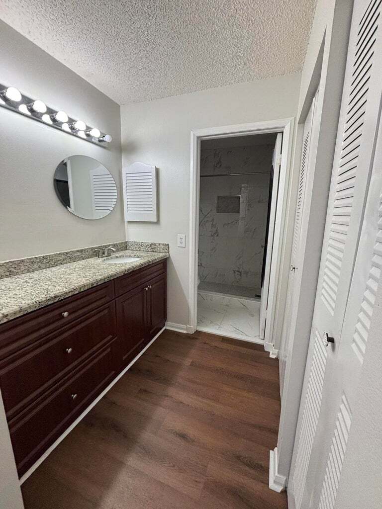 Building Photo - 510 Lakeview Dr E