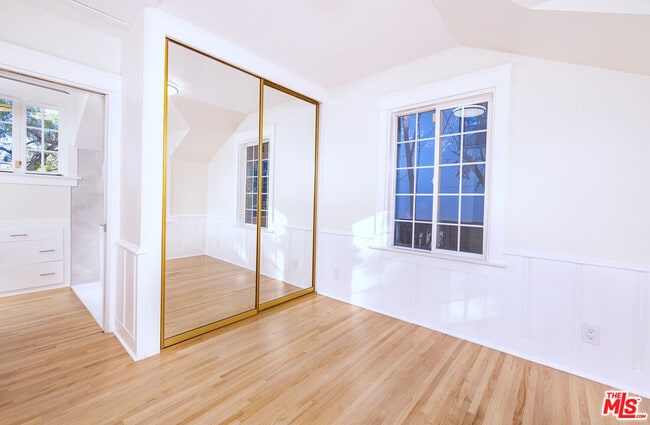 Building Photo - 1205 Oak Hill Ave