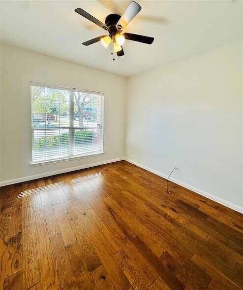 Building Photo - 2800 Canyon Valley Run
