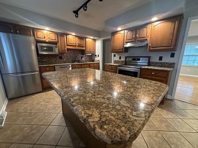 Building Photo - Vinton/Roanoke County 4 BR!