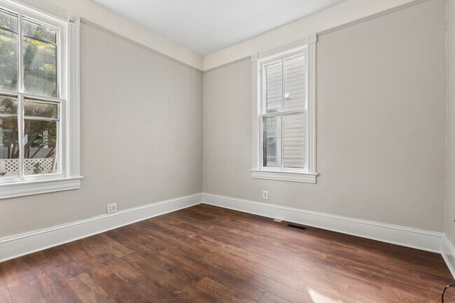 Building Photo - 437 Dinwiddie St