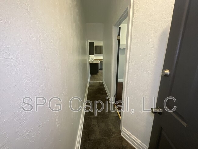 Building Photo - 901 W King St