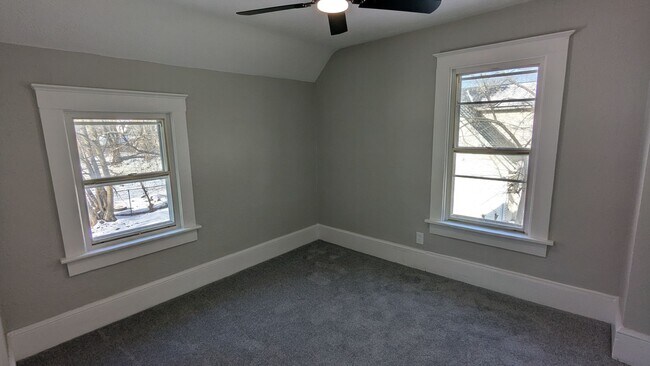 Building Photo - Welcome to this newly renovated, 3-bedroom home located in the heart of Akron