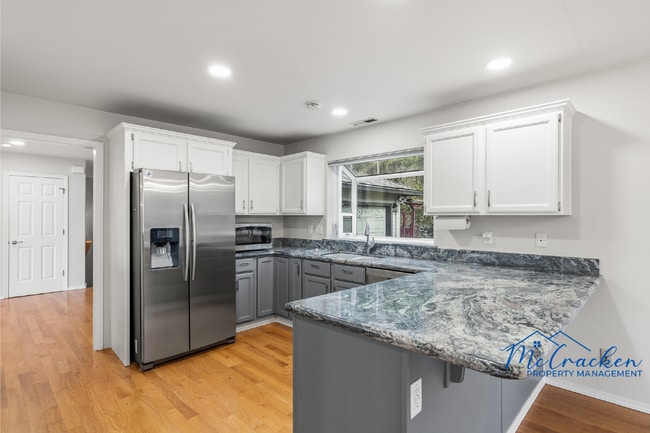 Building Photo - 525 Ashland Loop Rd