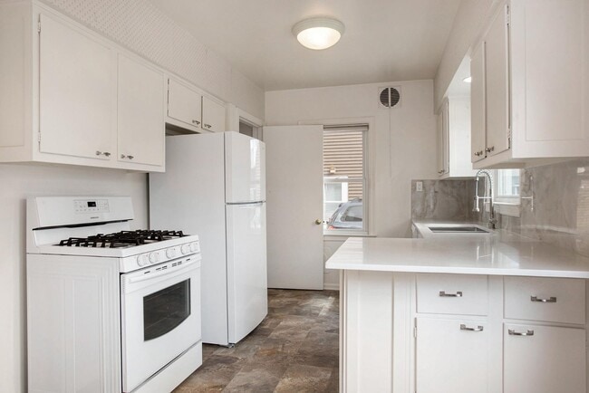 Building Photo - 2444 Richards Dr SE