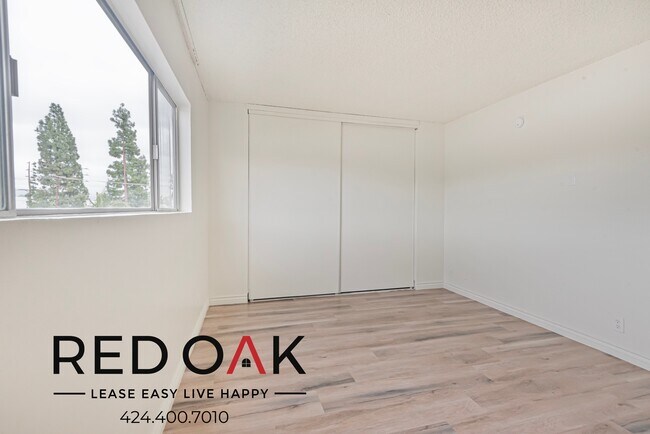 Building Photo - 10535 Lindley Ave