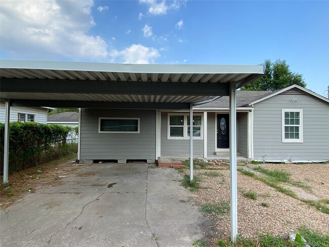 Building Photo - 1406 Mystic St