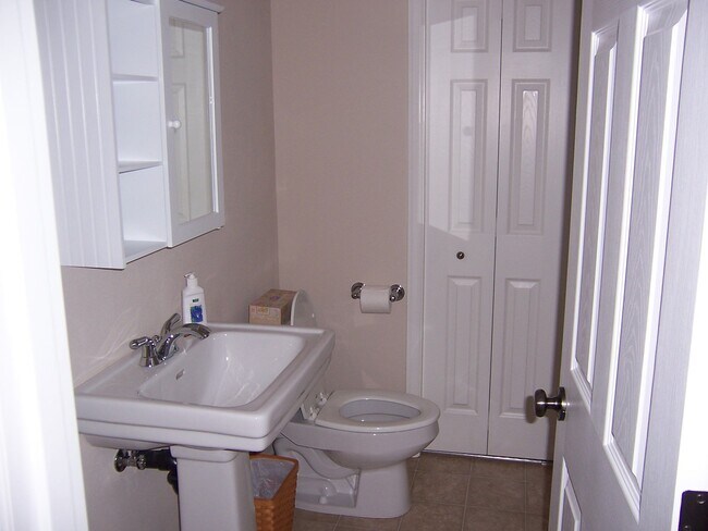 Building Photo - 863 SE Bayshore Cir