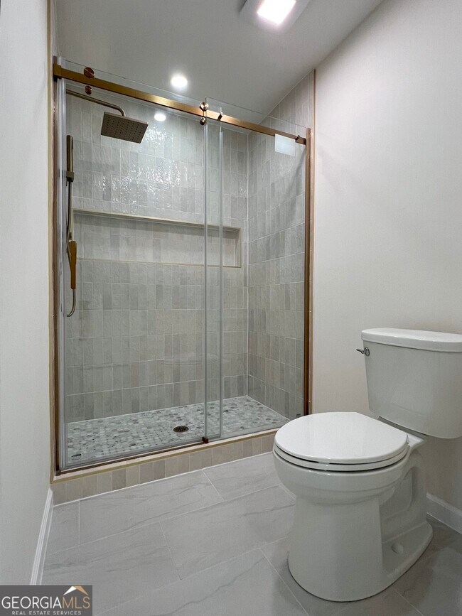 Building Photo - 2907 Clearbrook Dr