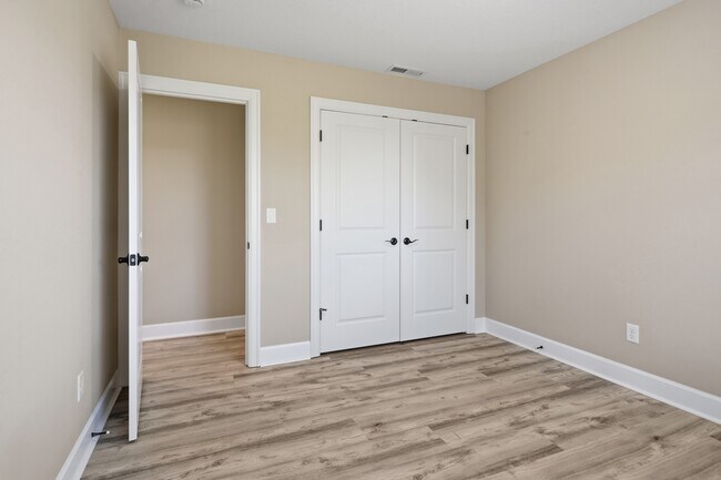 Building Photo - 5832 NW Bannister Dr