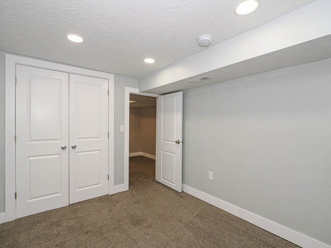 Building Photo - 5 Bedroom, 2.5 Bathrooms Home