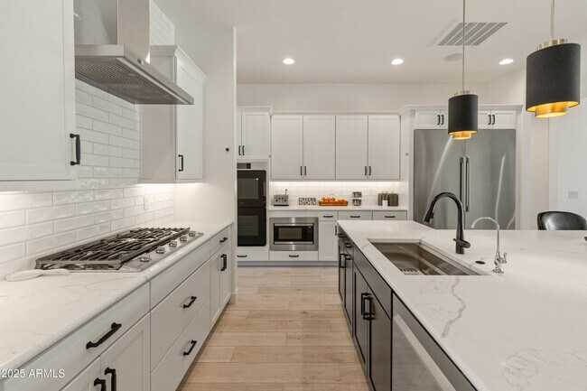 Building Photo - 4236 E Whisper Rock Trl