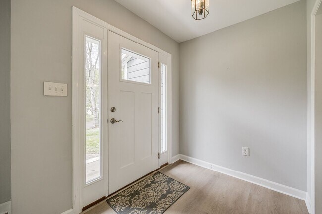 Building Photo - Beautiful 3 bedroom 2 full bath Ranch on a cul-de-sac in Charlotte's Walnut Creek community.