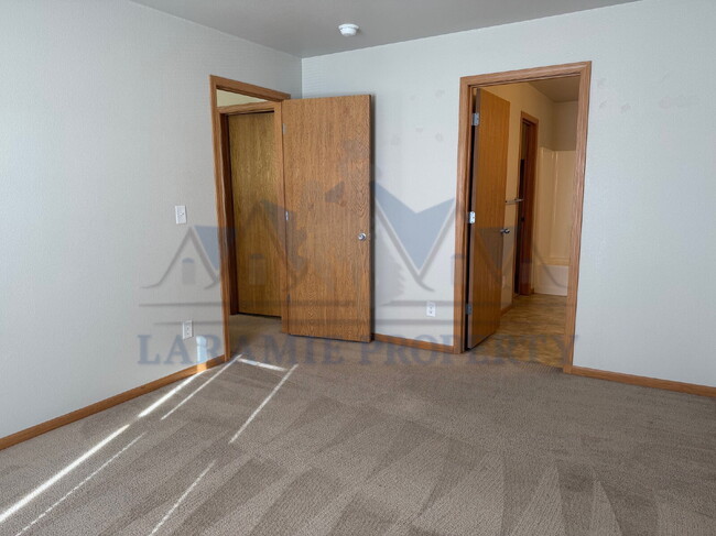 Building Photo - 3 Bed 2 Bath Condo