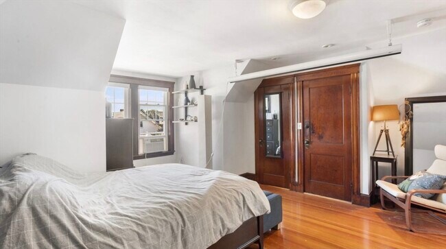 Building Photo - 92 Litchfield St