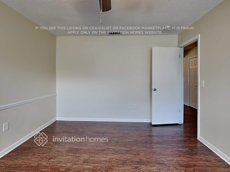 Building Photo - 609 Lakespur Ln