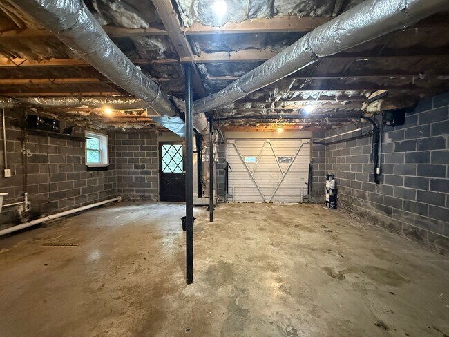 Building Photo - 32 Brown Ln