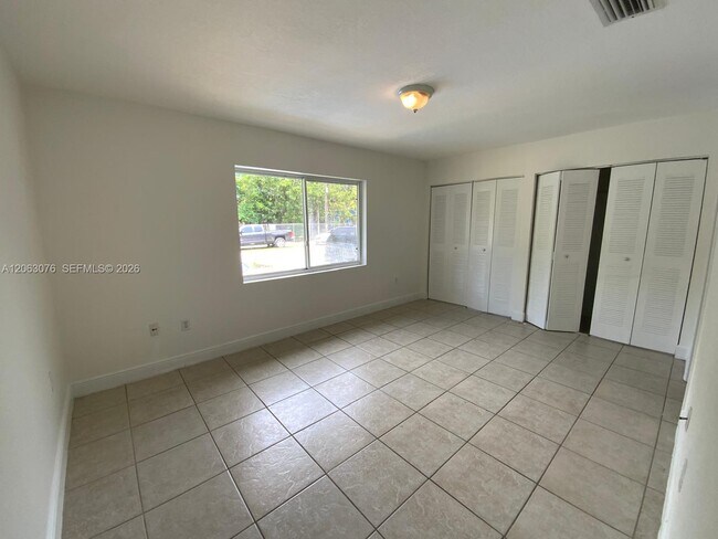 Building Photo - 3342 NW 9th Ave