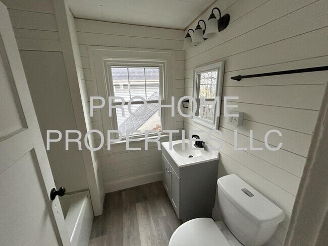 Building Photo - 28 Willowwood Dr