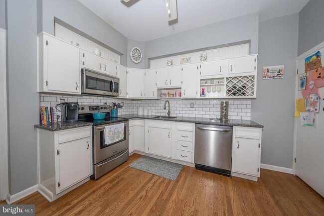 Building Photo - 4643 Mansion St