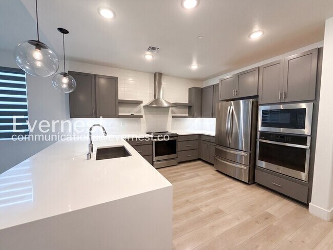 Building Photo - 4-Bed/3-Bath Home/Voucher Accepted/Available Now!