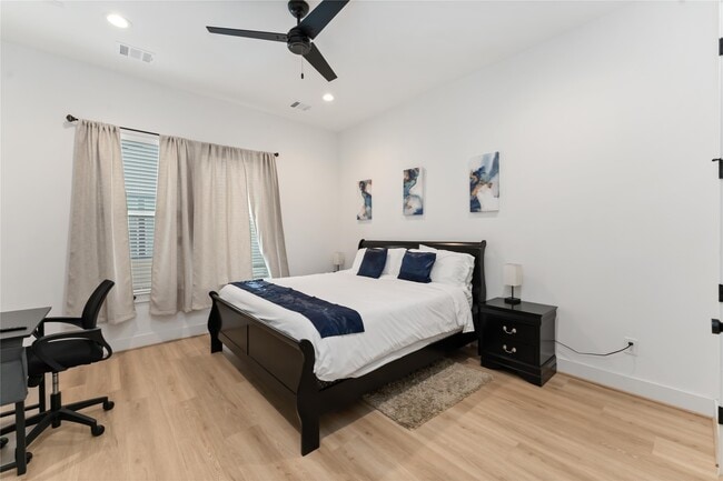 Building Photo - 2341 Eagle St