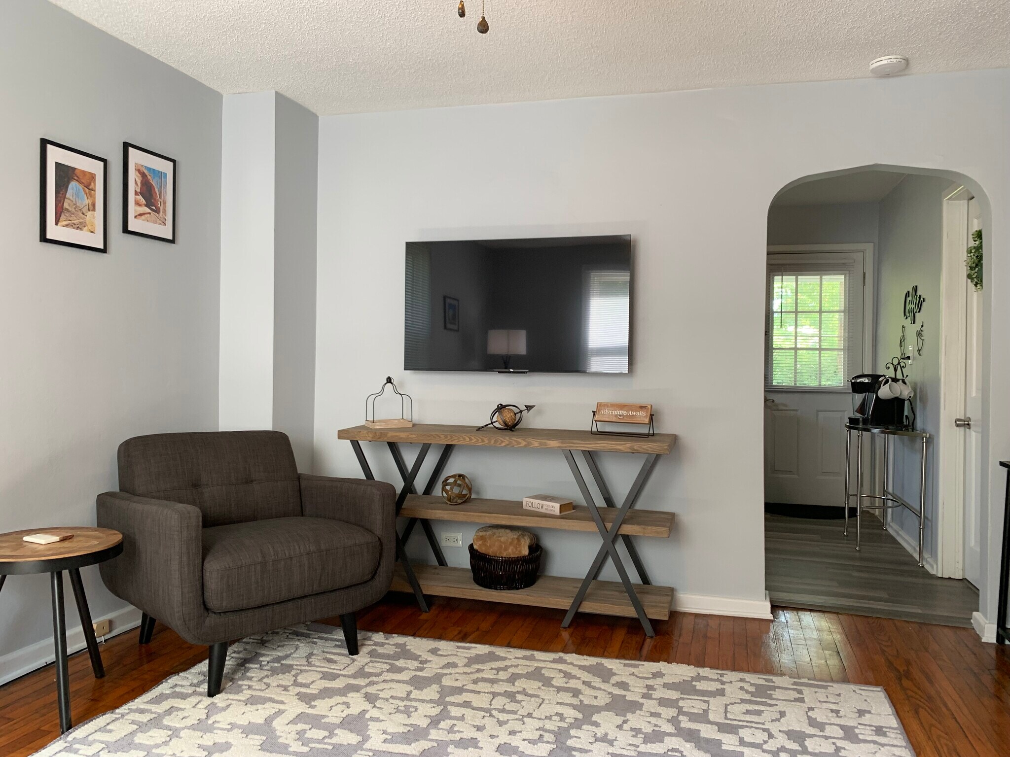 Living Room - 412 N 9th St