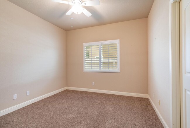 Building Photo - Amazing 3 Bedroom+Flex Room/2 Bath/3 Car G...