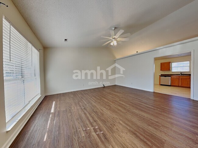 Building Photo - 2114 Post Oak Ln