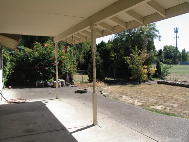 Building Photo - Nice Home in Hillsboro