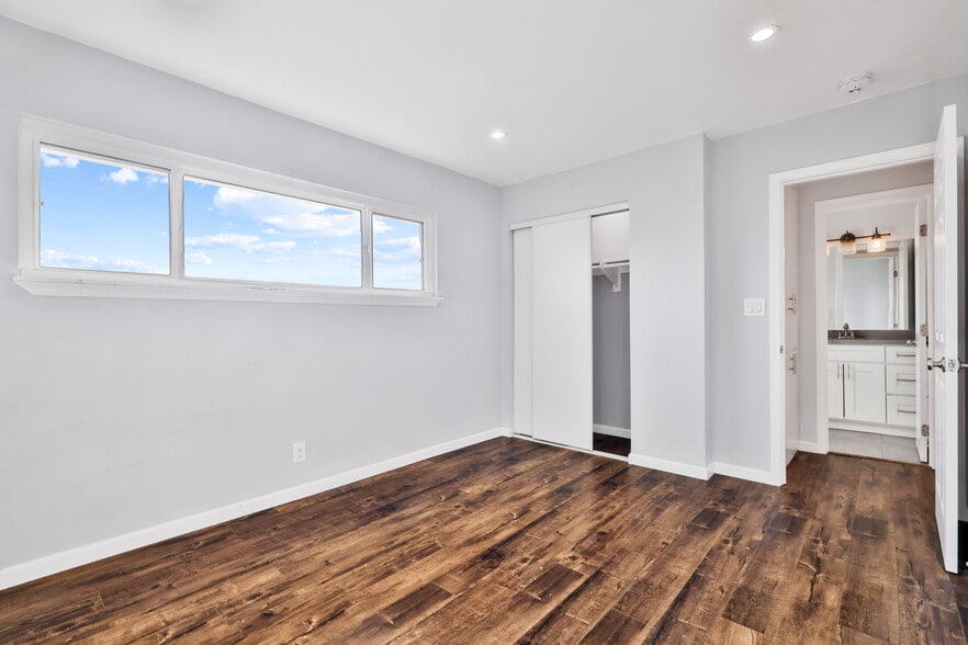 Building Photo - 2702 College Ln