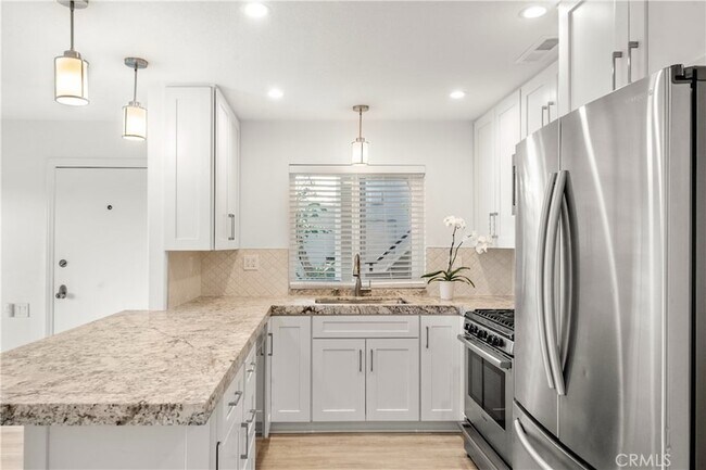 Building Photo - 352 Y Pl