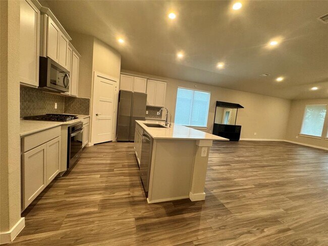 Building Photo - 14273 Lake Lodge Dr