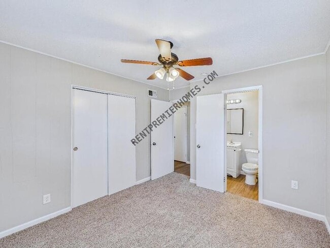 Building Photo - 6921 Knollwood Rd