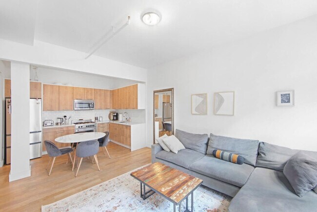 Building Photo - 517 W 45th St