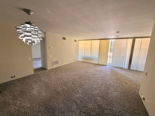 Building Photo - Mid-Century Modern Condo with Views of Balboa Park - 2 Bed x 2 Bath with Parking