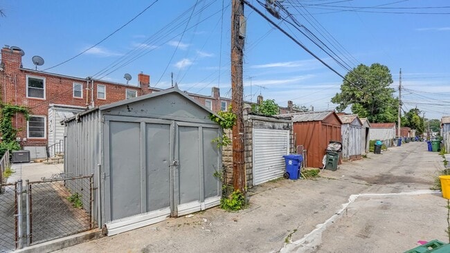 Building Photo - 3224 Kenyon Ave