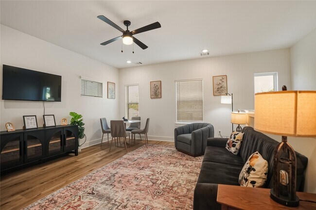 Building Photo - 8017 Cora St