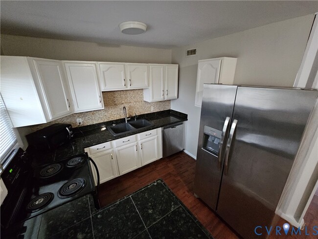 Building Photo - 1313 Wembly Rd